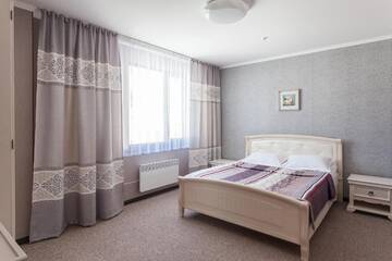 Фото номера Двухместный номер Делюкс с 1 кроватью и балконом Отель ChieToo Grand г. Alamedin 7