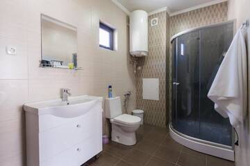 Фото номера Двухместный номер Делюкс с 1 кроватью и балконом Отель ChieToo Grand г. Alamedin 9